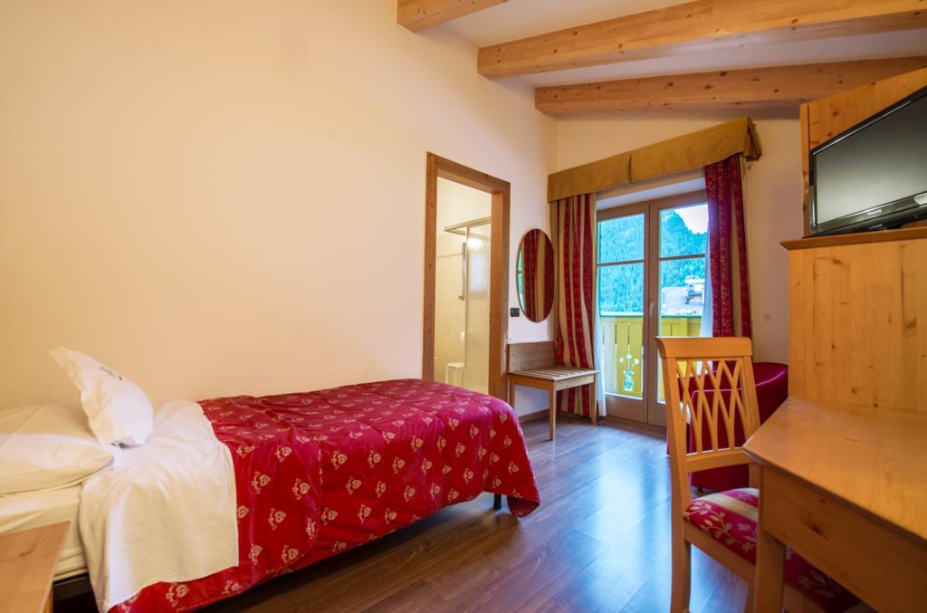 Hotel Alpino Al Cavalletto Canazei Exterior photo