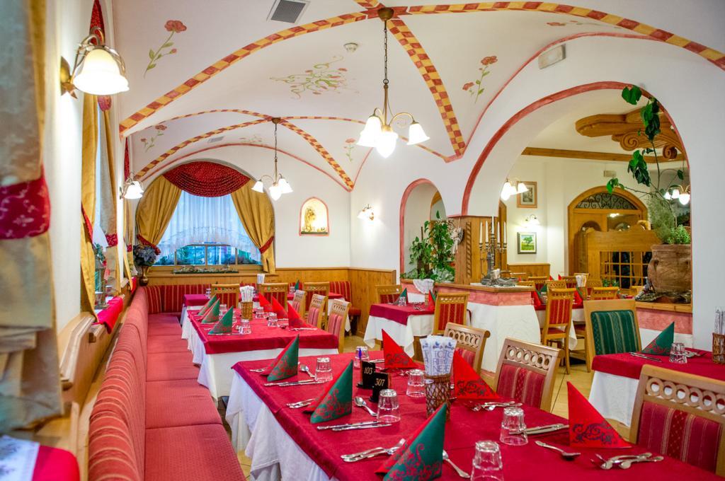 Hotel Alpino Al Cavalletto Canazei Exterior photo